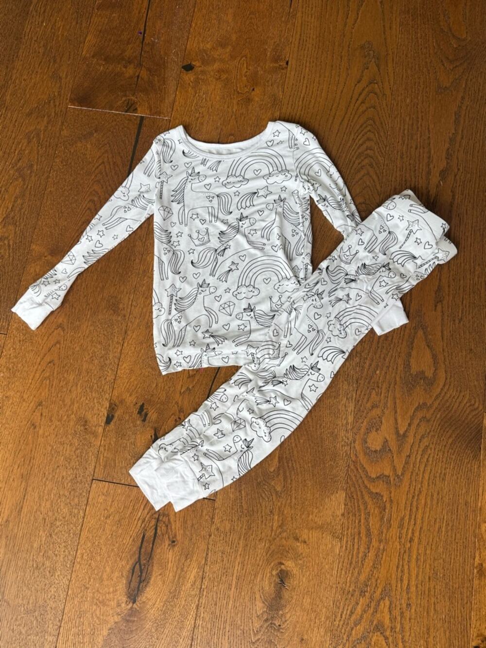 Caden Lane 5/6 LIKE NEW Colorable White Unicorn & Rainbow Outline Pajama Set
